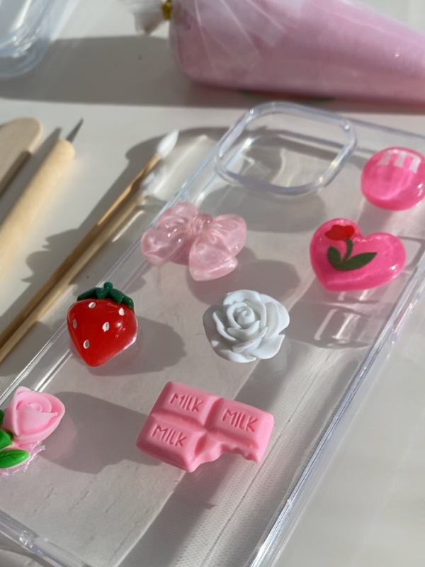 Phone Case Decorating Kit - Strawberry Milk 🍓